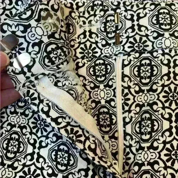 Chicos Shorts - Picture 3 of 7